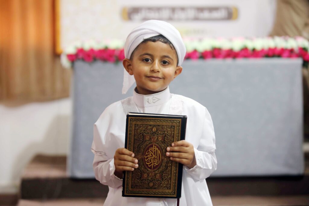 kepedulian kepada para penghafal Al Quran, salah satu amal jariyah setiap muslim. sumber: palestinechronicle.com