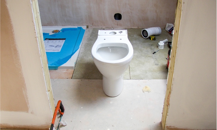 Renovasi kamar mandi umum, Sumber: medcom.id